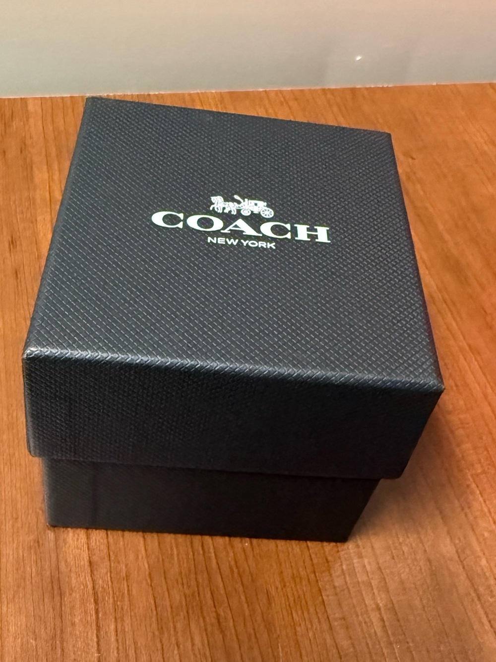 Coach Gold-Tone watch new in box - Picture 8 of 9